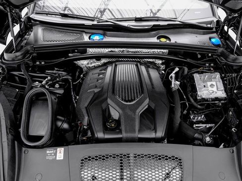 Used 2025 Porsche Macan image 54