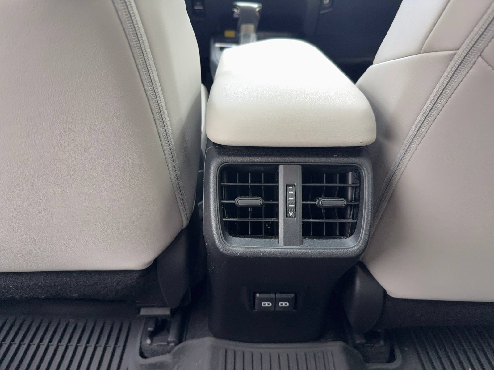 Used 2022 Lexus UX 200 w/ Accessory Package (Z2) FWD image 39