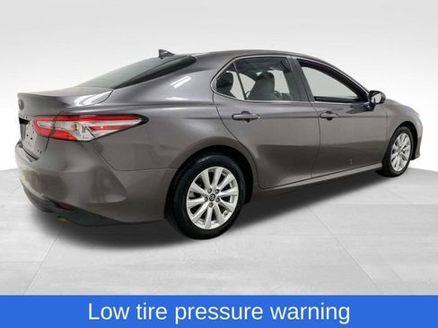 Used 2019 Toyota Camry LE image 5