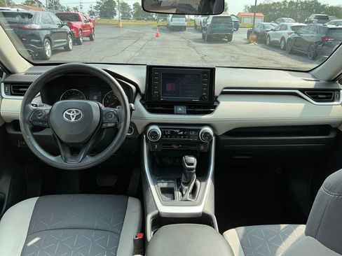 Used 2021 Toyota RAV4 XLE image 17