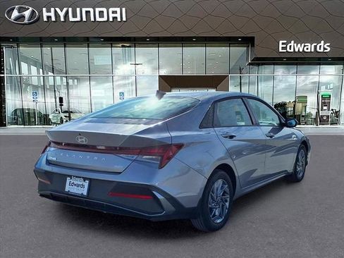 New 2025 Hyundai Elantra Blue image 8