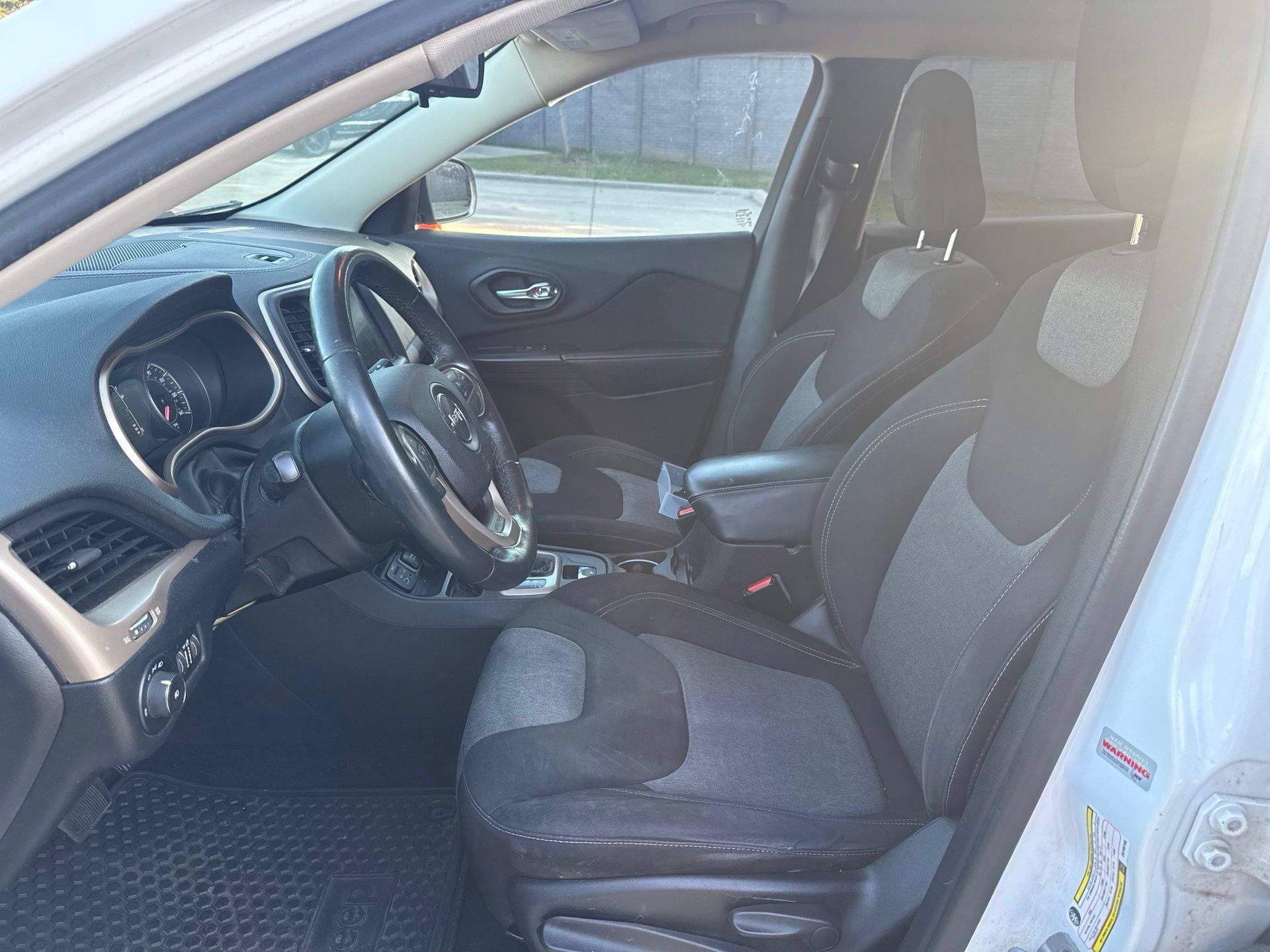 Used 2014 Jeep Cherokee Latitude FWD image 6