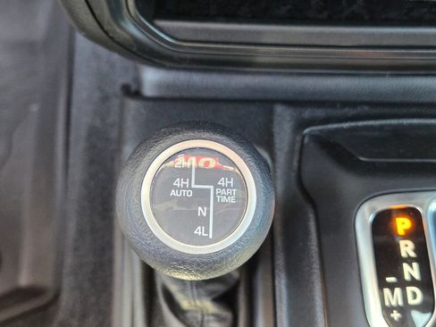 Used 2023 Jeep Wrangler Unlimited w/ Convenience Group AWD/4WD image 29