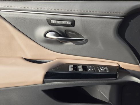 New 2025 Lexus ES 350 w/ Premium Package image 16