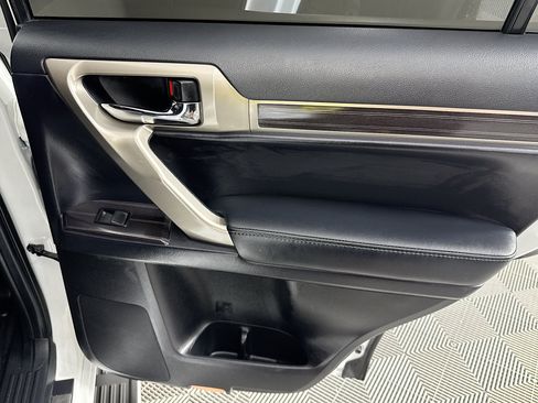 Used 2020 Lexus GX 460 Premium w/ Premium Package AWD/4WD image 26