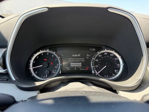 Used 2024 Toyota Highlander XLE AWD/4WD image 10
