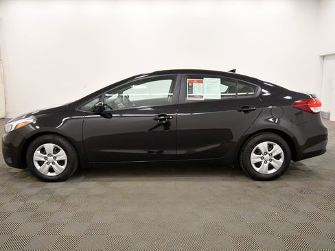 Certified 2017 Kia Forte LX FWD image 4
