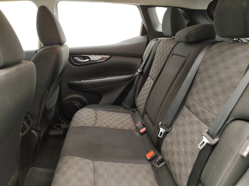 Used 2020 Nissan Rogue Sport SV FWD image 18