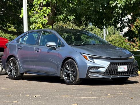 Used 2025 Toyota Corolla XSE FWD image 9