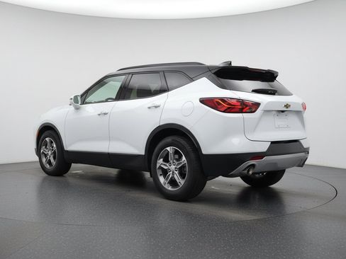 Used 2025 Chevrolet Blazer LT FWD image 6