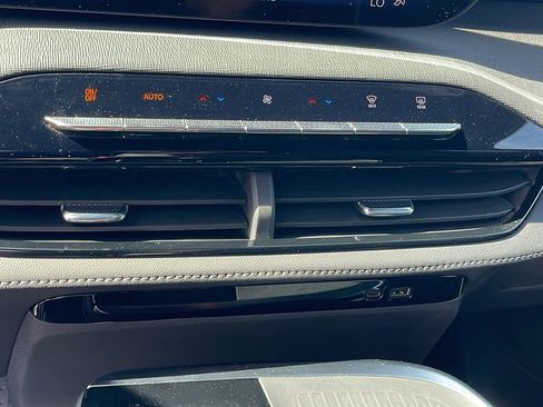 Used 2025 Buick Enclave Sport Touring w/ Power Package image 19