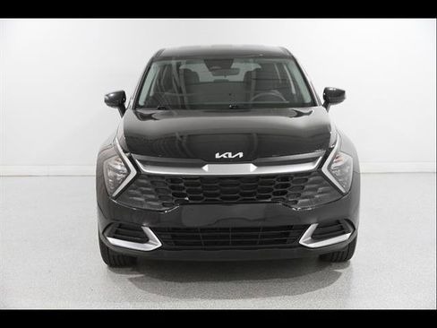 Used 2023 Kia Sportage LX FWD image 2