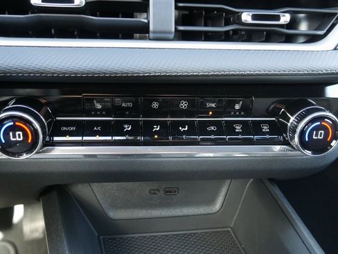 New 2025 Chevrolet Equinox LT w/ Convenience Package II image 10