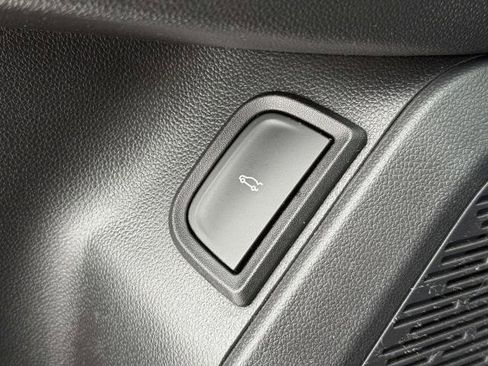 Used 2025 Chevrolet Equinox LT w/ Convenience Package II image 18