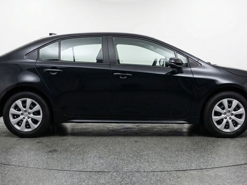 Used 2025 Toyota Corolla LE FWD image 11