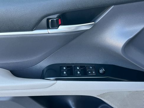 Used 2018 Toyota Camry LE image 13