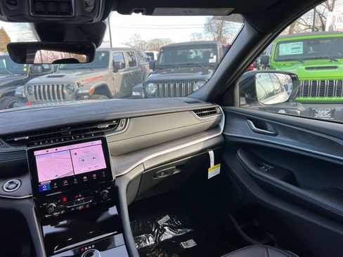 New 2025 Jeep Grand Cherokee L Limited w/ Black Appearance Package image 37