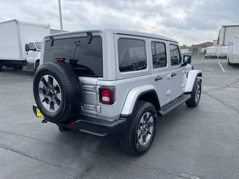 Used 2023 Jeep Wrangler Unlimited Sahara w/ Cold Weather Group AWD/4WD image 8
