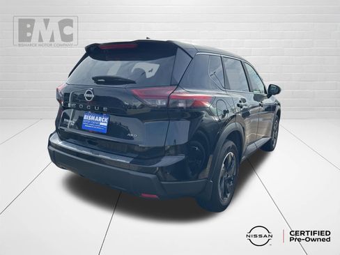 Used 2025 Nissan Rogue SV image 3