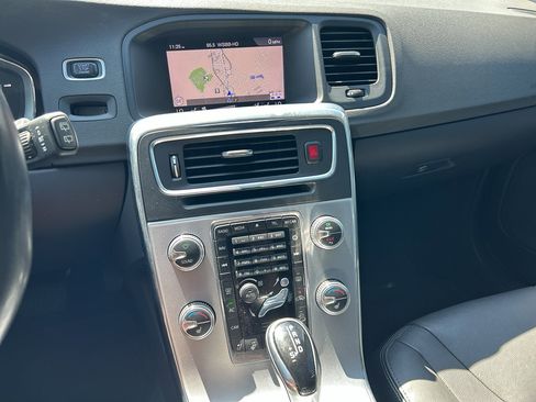 Used 2018 Volvo V60 T5 Cross Country w/ Convenience Package image 13