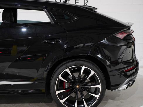 Used 2020 Lamborghini Urus image 32