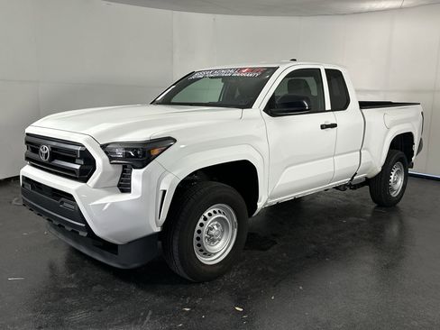 Used 2025 Toyota Tacoma SR image 6