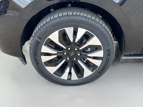 New 2025 Ford Expedition Max Platinum w/ Driver's Package image 40