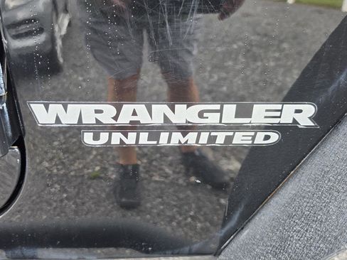 Used 2012 Jeep Wrangler Unlimited Sahara AWD/4WD image 22