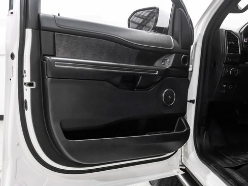 Used 2019 Ford Expedition Limited image 42
