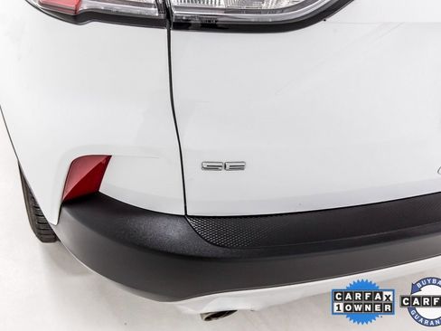 Used 2021 Ford Escape SE image 11