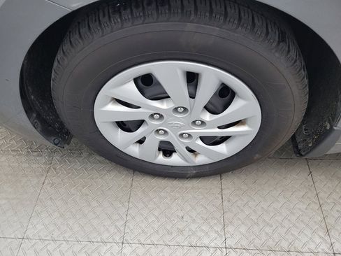 Used 2020 Hyundai Elantra SE w/ Winter Weather Package image 31