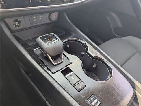 Used 2025 Nissan Rogue S image 14