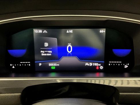 Used 2022 Volkswagen Tiguan SE image 24