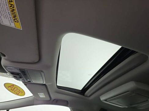 Used 2024 Honda Odyssey Touring image 34