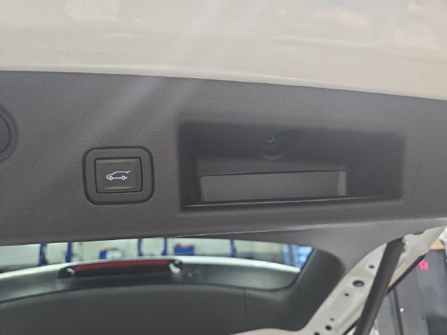 Used 2023 Chevrolet Equinox LT AWD/4WD image 13