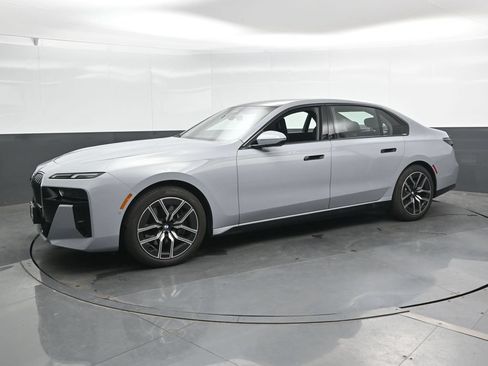 Used 2026 BMW 740i xDrive AWD/4WD image 7