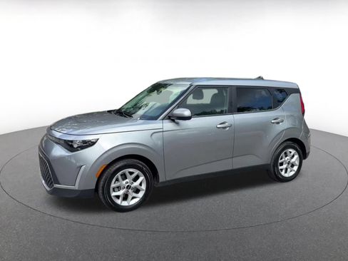 Used 2025 Kia Soul LX w/ LX Technology Package FWD image 7