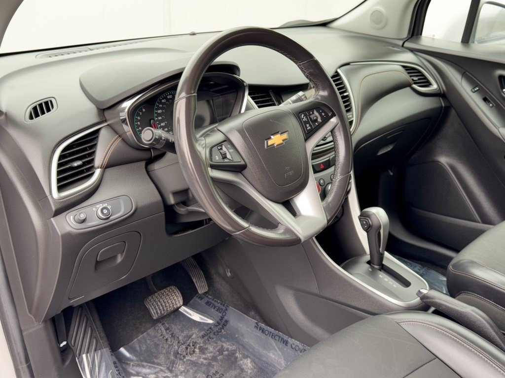 Used 2018 Chevrolet Trax LT w/ LT Convenience Package FWD image 4