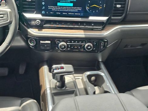 Used 2024 Chevrolet Silverado 1500 LT Trail Boss w/ LT Trail Boss Premium Package AWD/4WD image 18