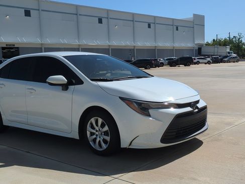 Used 2024 Toyota Corolla LE FWD image 3