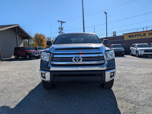 Used 2017 Toyota Tundra SR5 w/ SR5 Upgrade Package image 2