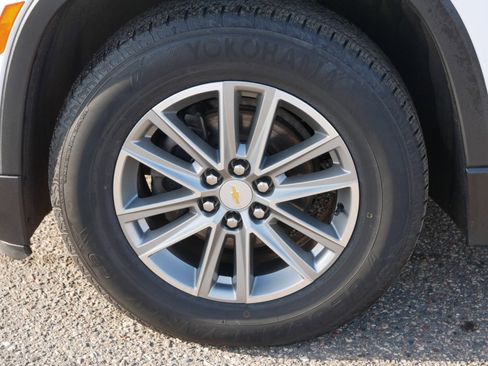 Used 2023 Chevrolet Traverse LT image 11