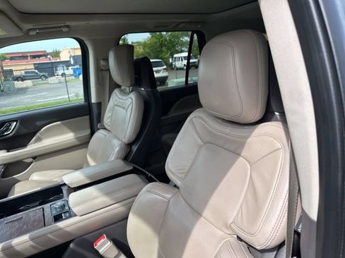 Used 2022 Lincoln Navigator Reserve AWD/4WD image 8