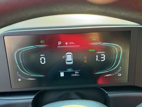 Used 2025 Kia Niro LX FWD image 16