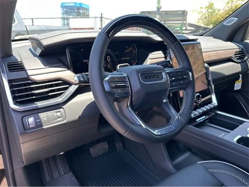 New 2025 GMC Acadia Denali w/ Super Cruise Package image 27