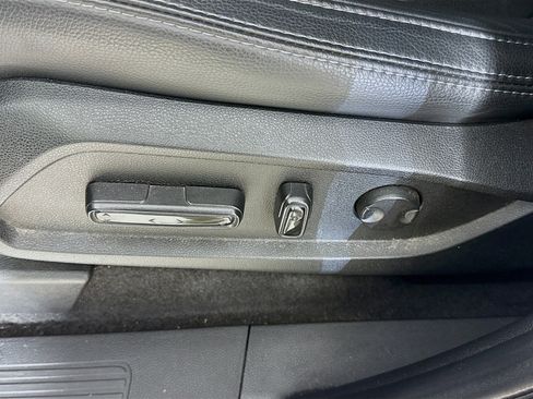 Certified 2023 Honda Pilot Touring image 24