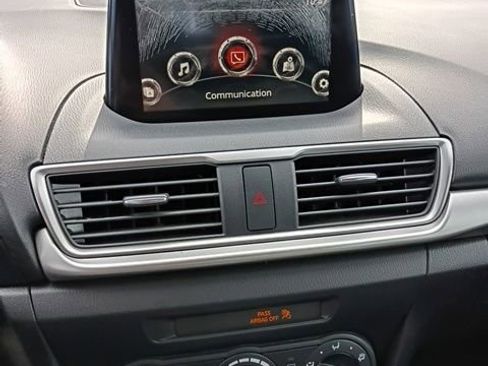 Used 2018 MAZDA MAZDA3 Sport image 30