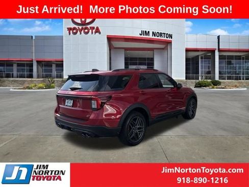 Used 2025 Ford Explorer ST AWD/4WD image 3