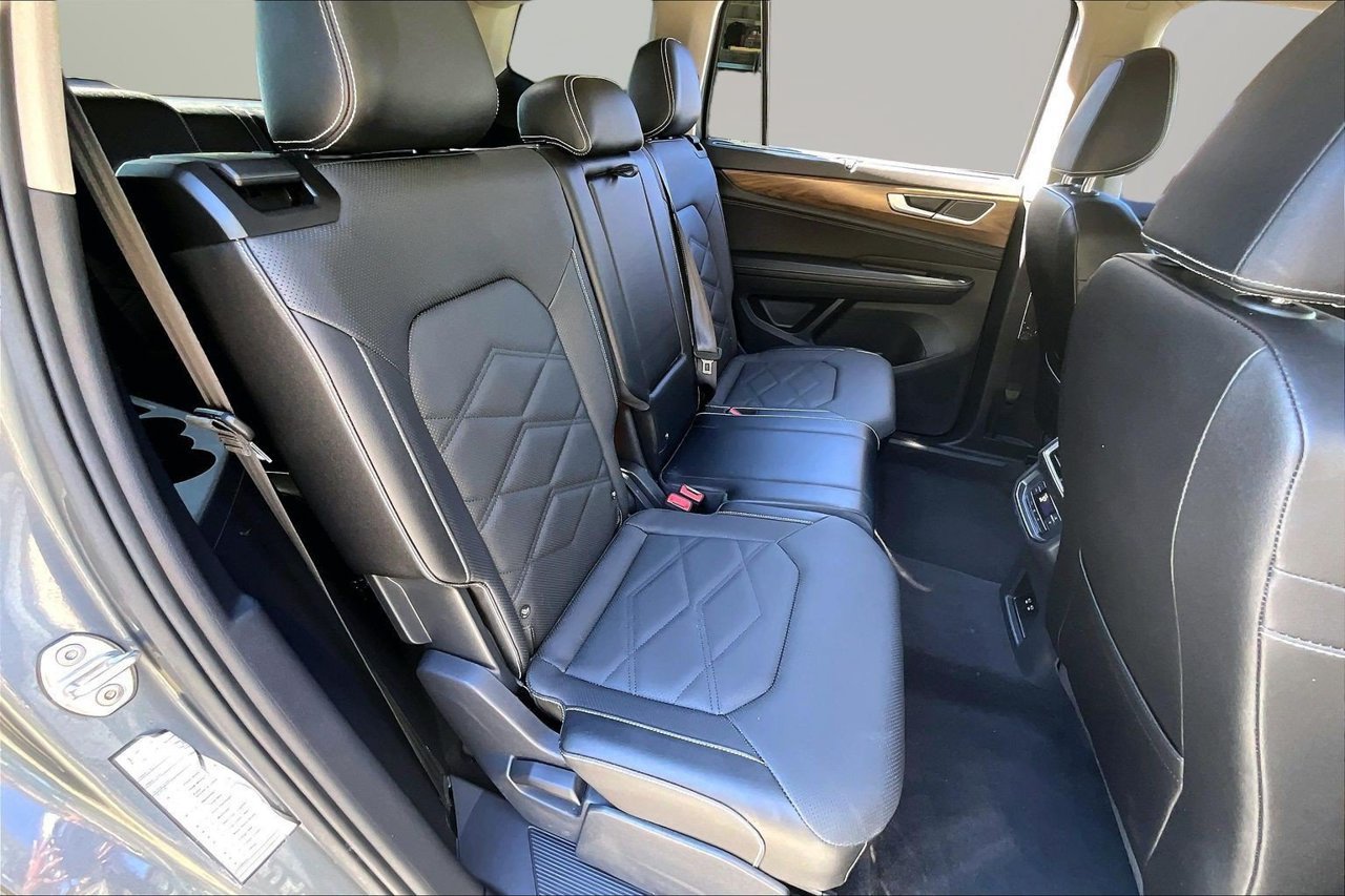 Used 2025 Volkswagen Atlas SE FWD image 23