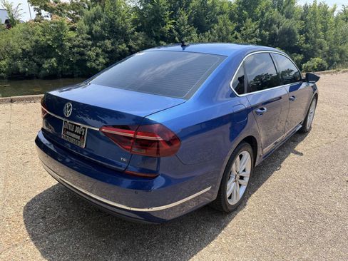 Used 2017 Volkswagen Passat 1.8T SE FWD image 3